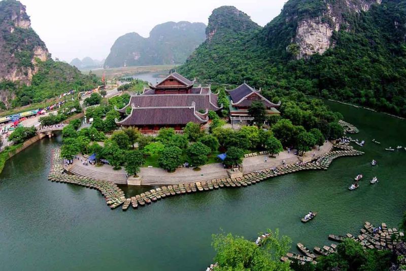 Trang An scenic spot - The convergence of mountains and rivers, poetic and majestic